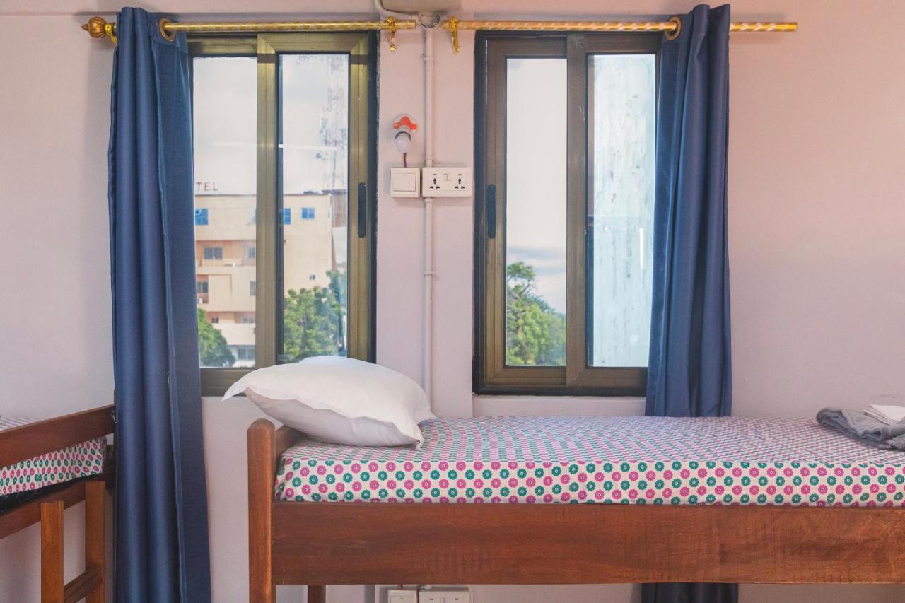 أكرا African Vibrations Hostel Osu المظهر الخارجي الصورة